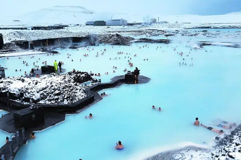 Plongée dans le mystère du lagon bleu d'Islande : un trésor naturel à couper le souffle